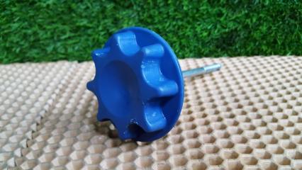 Запчасть болт крепления запасного колеса Toyota Mark X 2005