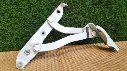 Петля багажника задняя правая Nissan Fuga 2005