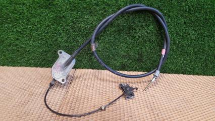 Трос ручного стояночного тормоза ручника правый Nissan Fuga 2005