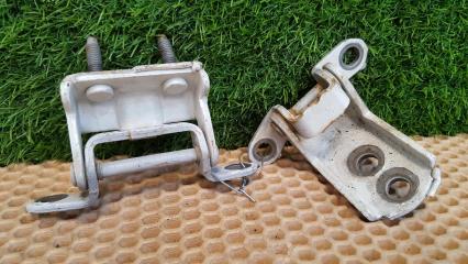 Запчасть петля двери комплект задняя левая Nissan Laurel 2001