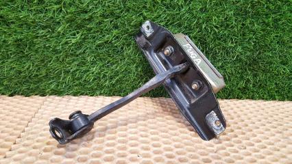 Ограничитель двери задний правый Nissan Fuga 2005