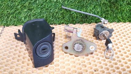 Комплект личинок двери Nissan Fuga 2005