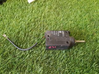 Запчасть активатор лючка бензобака Opel Astra G 2002