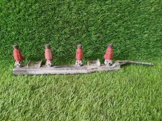 Топливная рампа с форсунками Nissan Almera 2003