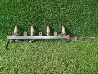 Топливная рампа с форсунками Nissan Primera 2000