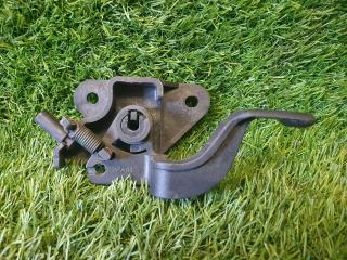 Ручка открывания бензобака Nissan Almera 2015 Б/У Ручка открывания бензобака Nissan Almera 2015