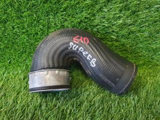 Фото запчасти патрубок интеркулера Skoda Superb B 2002 Б/У запчасть Запчасть патрубок интеркулера Skoda Superb B 2002