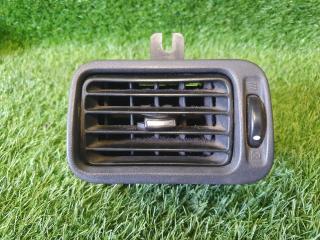 Дефлектор воздушный правый Nissan Primera 2000