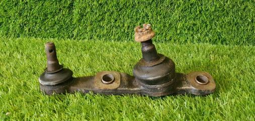 Фото запчасти шаровая опора передняя левая Lexus IS250 2008 Б/У запчасть Запчасть шаровая опора передняя левая Lexus IS250 2008