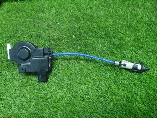 Фото запчасти активатор лючка бензобака Lexus IS250 2008 Б/У запчасть Запчасть активатор лючка бензобака Lexus IS250 2008