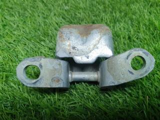 Петля двери передняя правая Nissan Almera 2004