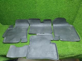 Фото запчасти комплект салонных ковриков Kia Rio 1 2003 Б/У запчасть Запчасть комплект салонных ковриков Kia Rio 1 2003