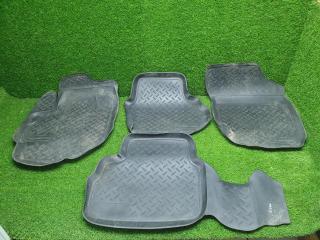 Фото запчасти комплект салонных ковриков Suzuki Liana 2007 Б/У запчасть Запчасть комплект салонных ковриков Suzuki Liana 2007