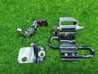 Запчасть петля двери комплект передняя правая Audi A6 2000