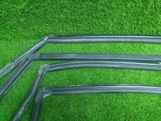 Уплотнительная резинка стекла ГАЗ Волга Сайбер JR41 EDZ 2.4л