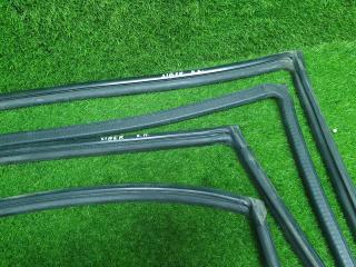 Уплотнительная резинка стекла Волга Сайбер 2010 JR41 EDZ 2.4л