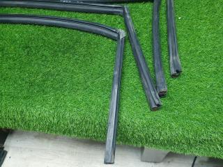 Уплотнительная резинка стекла Волга Сайбер 2010 JR41 EDZ 2.4л