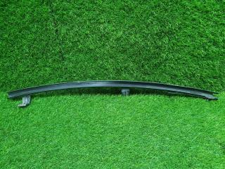 Запчасть направляющая стекла двери передняя левая Nissan Primera 2000