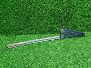 Фото запчасти направляющая стекла двери Suzuki Liana 2007 Б/У запчасть Запчасть направляющая стекла двери Suzuki Liana 2007