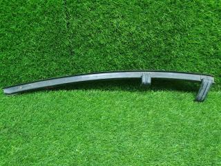 Запчасть направляющая стекла двери задняя правая Nissan Primera 2000