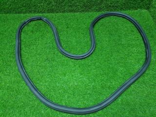 Уплотнительная резинка проема двери задняя левая Volkswagen Polo 5 2017 614 604 6C1 CFNA 1.6л 6RU867913 Б/У