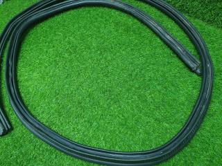 Уплотнительная резинка багажника Duster 2014 HSM F4RA 400 2л