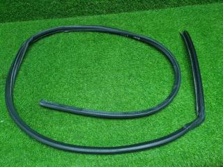 Уплотнительная резинка проема двери правая ГАЗ Волга Сайбер 2010 JR41 EDZ 2.4л E04832 Б/У