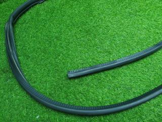 Уплотнительная резинка проема двери правая Волга Сайбер 2010 JR41 EDZ 2.4л