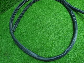 Уплотнительная резинка проема двери правая Волга Сайбер 2010 JR41 EDZ 2.4л