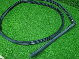 Уплотнительная резинка проема двери правая Волга Сайбер 2010 JR41 EDZ 2.4л