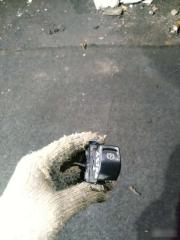 Фото запчасти кнопка ручника Opel Astra Б/У запчасть Запчасть кнопка ручника Opel Astra