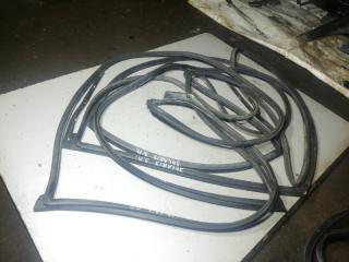 Запчасть уплотнитель двери задний Hyundai Solaris