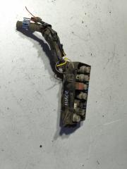 Запчасть блок предохранителей Toyota Hiace