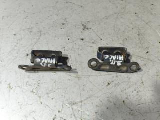 Фото запчасти петля двери багажника Toyota Hiace Б/У запчасть Запчасть петля двери багажника Toyota Hiace