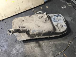 Фото запчасти бак топливный Toyota Hilux Surf 1990 Б/У запчасть Запчасть бак топливный Toyota Hilux Surf 1990