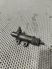 Фото запчасти рабочий цилиндр сцепления Toyota Hilux Surf 1990 Б/У запчасть Запчасть рабочий цилиндр сцепления Toyota Hilux Surf 1990