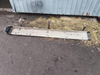 Фото запчасти подножка правая Toyota Hilux Surf 1990 Б/У запчасть Запчасть подножка правая Toyota Hilux Surf 1990