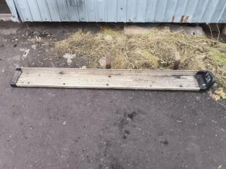 Фото запчасти подножка левая Toyota Hilux Surf 1990 Б/У запчасть Запчасть подножка левая Toyota Hilux Surf 1990