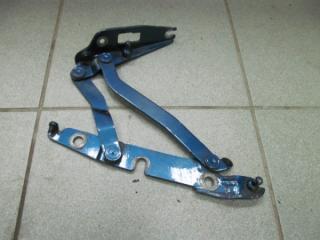 Запчасть петля багажника правая Audi A4