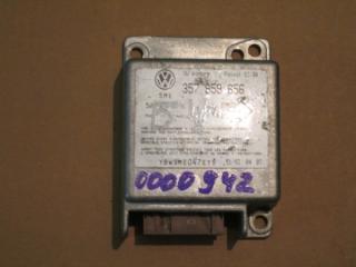 Фото запчасти блок управления airbag Volkswagen Passat Б/У запчасть Запчасть блок управления airbag Volkswagen Passat