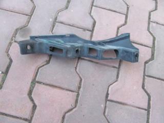 Фото запчасти направляющая бампера переднего Volkswagen Passat Б/У запчасть Запчасть направляющая бампера переднего Volkswagen Passat