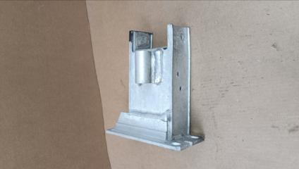 Кронштейн передний правый A4 B8 2008-2015