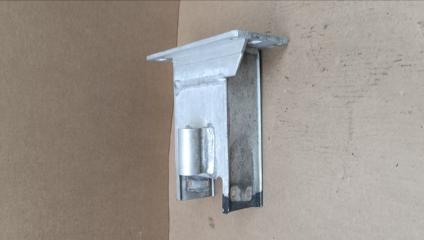 Кронштейн передний правый A4 B8 2008-2015