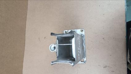 Кронштейн передний правый A4 B8 2008-2015