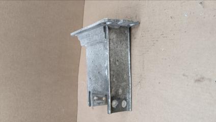 Кронштейн передний левый A4