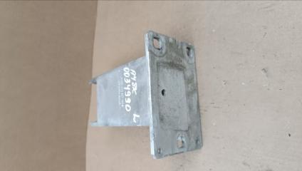 Кронштейн передний левый A4