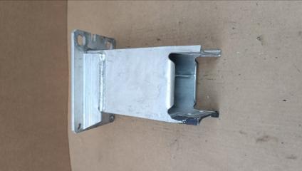 Кронштейн передний левый A4