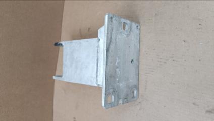 Кронштейн передний левый A4