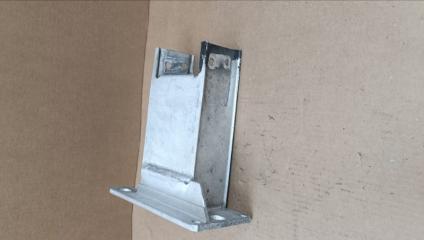 Кронштейн передний левый A4