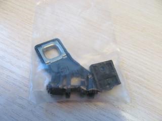 Запчасть крепление фары правое Audi Q5